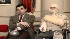 Mr Bean - Teasing bandaged lady