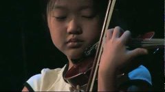 Tiny violinist amazes with performance of Sarasate on From t...
