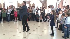 Народный танец брата и сестры.