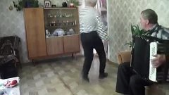 Дед танцует яблочко в 75 лет