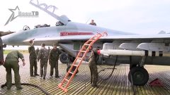 Посадка самолетов МиГ-29 и Су-25 на АУД. Взлет на боевое при...