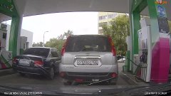 Женщина перепутала на заправке свой VW Tiguan с Nissan X-Tra...