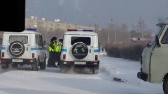 Полицейские силой вытащили водителя из машины в Усть-Каменог...