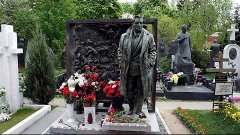 Михаил Ножкин   А на кладбище все спокойненько