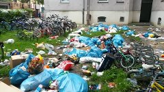 Müll vor dem Asylheim in Augsburg
