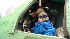 Летчики Балтийского флота исполнили мечту 6-летнего Димы Мир...
