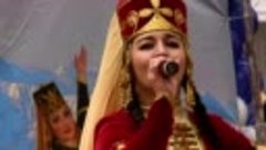 поёт Узденова Танзиля  на концерте в честь возрождение Балка...