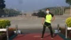 Фитнес-блогер из Мьянмы засняла тренировку на фоне военного ...