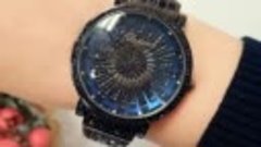 Безумно красивые сверкающие часы в синем цвете. Кварцевый ме...