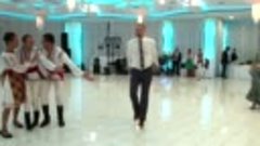 Все видели как танцуют молдаване на свадьбах?