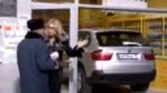 Ксения Собчак протаранила Евросеть на автомобиле