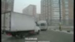 Шок! В Новороссийске норд-ост сдувает даже грузовые автомоби...