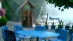ресторан на озере(шторм)