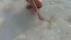 Андрюшка в бассейне