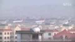 Люди гибнут в давке и падают с самолетов в аэропорту Кабула ...