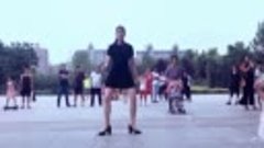 Шафл на каблуках 🔥 танцует красавица Цинцин (Qingqing) (1)