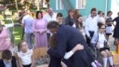 Девочка с ДЦП неожиданно обняла президента