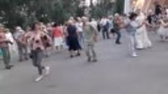 Заманила, соблазнила, раздразнила!!!Танцы в парке Горького!!...