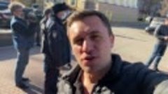 Задержали прямо в думе. Полиция с автоматами и в туалет под ...