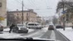 Некоторые машины не справляются с управлением в Севастополе