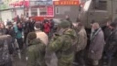 Пленных киборгов привели к остановке в Ленинском районе Доне...