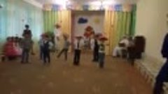 Внук Тимур в детском садике танцует.