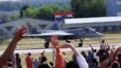 Пилотаж Су-57 с оглушительный рёвом на авиасалоне МАКС-2021
