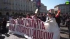 В Италии протесты против военной помощи Украине.