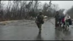 кадры вывода чеченскими спецназовцами мирных украинцев.