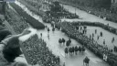 Берлин, парад, 1940 Поражают не войска, а восторг толпы. Они...
