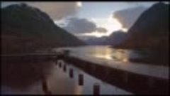 Лайнер «IONA» в порту Хеллесильт, фьорд Гейрангер, Норвегия,...