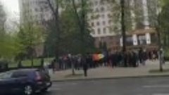 Partea 2-a.Protest in fata Parlamentului...Sunt foarte putin...