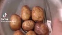 А вы знали, как быстро почистить картофель в мундире?🤔