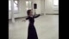 Эта девочка просто невероятно танцует! Потрясающая пластика!...