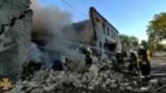 Видео с Одессы общежития, по которому расея нанесла ракетный...