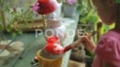 Little Girl Painting Garden Decorations 5