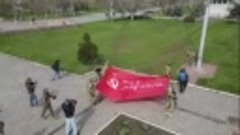 В Херсоне подняли Знамя Победы над Аллеей Славы