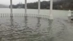 Абрау-Дюрсо после дождей вода в озере сильно поднялась.