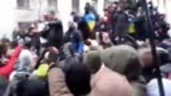 Реакція мітингувальників на Порошенка (Банкова, 1 грудня 201...