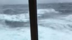 Вид во время шторма с номера на 3-ей палубе