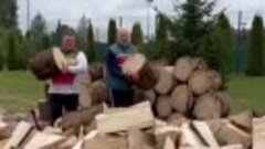 Батька готовит дрова для Европы))).mp4