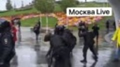 ⚡️В парке «Зарядье» проводят жёсткие задержания.

👉Москва L...