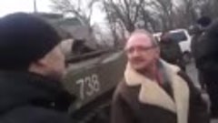 16.03.14 Украинская армия выполняет преступный приказ и танк...