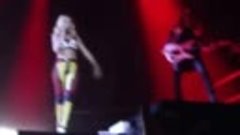 RIHANNA &amp; NUNO BETTENCOURT (Diamonds World Tour 2013)