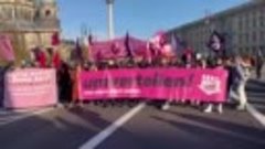 В Берлине проходит митинг против повышения цен в стране. Дем...