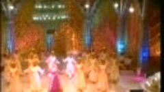Aishwarya Rai Performs Classic Bollywood Mujra (Concert) -- ...