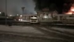 Ещё одно видео взрыва в гипермаркете OBI. Видно как люди убе...