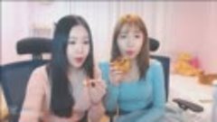 Waveya Ari &amp; MiU Pizza 피자 먹방 Waveya Live - 3 23 2017