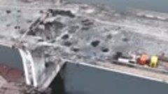 Разрушенный Антоновский мост после отвода российских войск и...