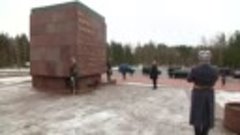 Владимир Путин возложил цветы к монументу «Рубежный камень» ...